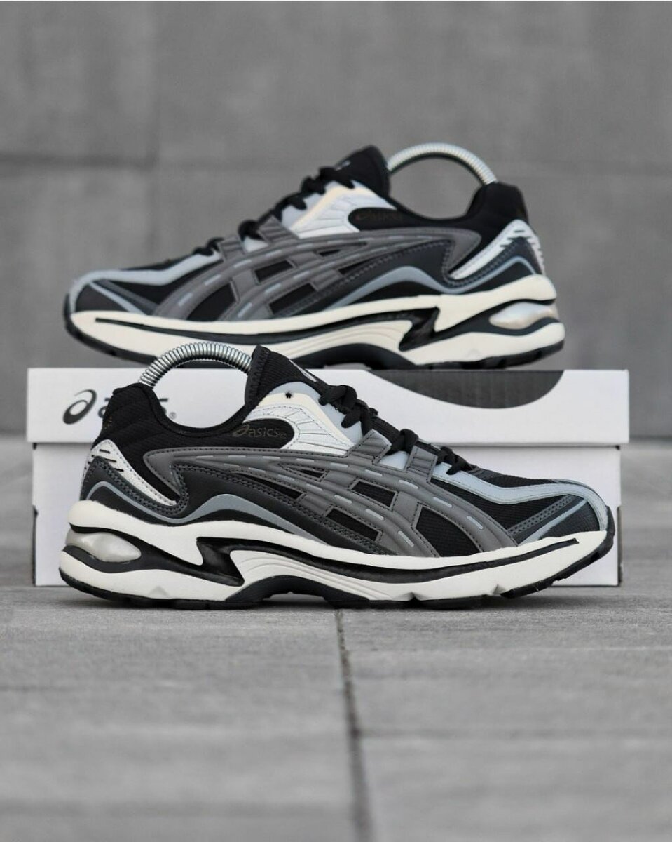 Baskets Noires et Grises Asics