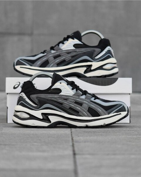 Baskets Noires et Grises Asics