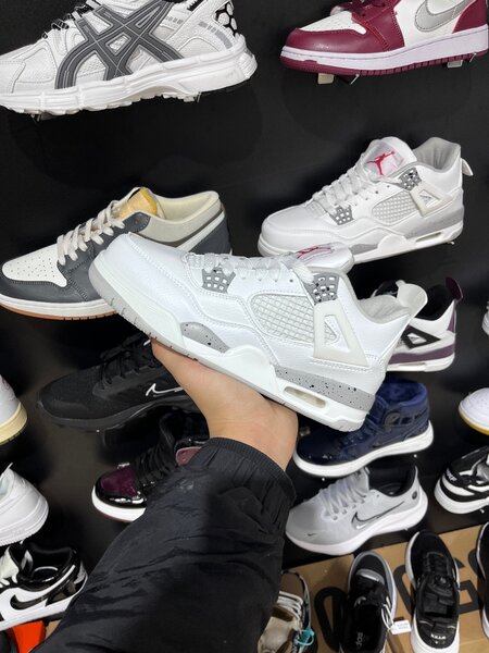 JORDAN 4