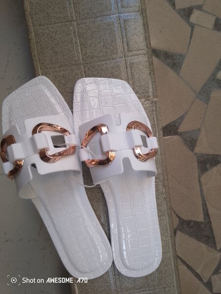 Sandales blanches élégantes