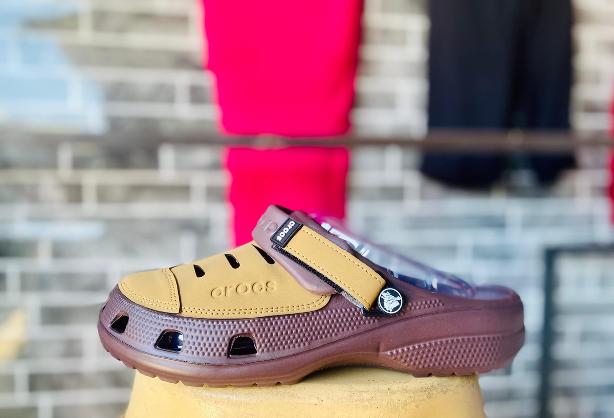 Chaussure Crocs brun