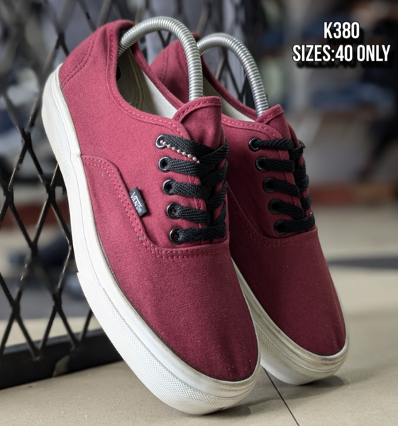 OLD SKOOL & CLASSIC VANS SNEAKERS