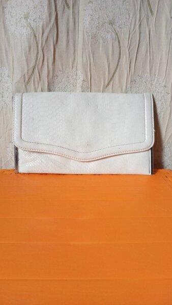 Pochette élégante en cuir blanc