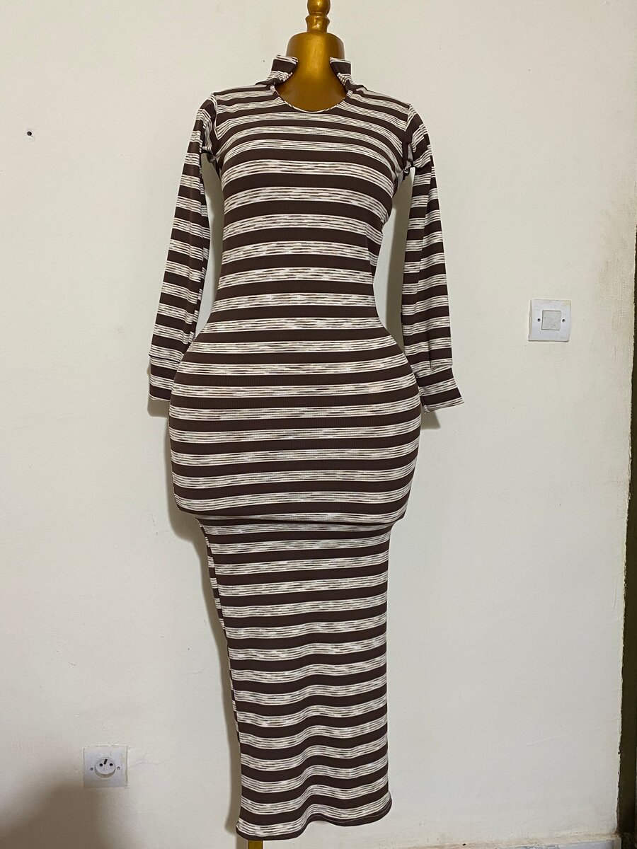 Robe moulante rayée élégante