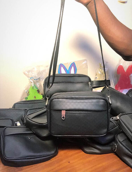 Sacoche en cuir noire élégante