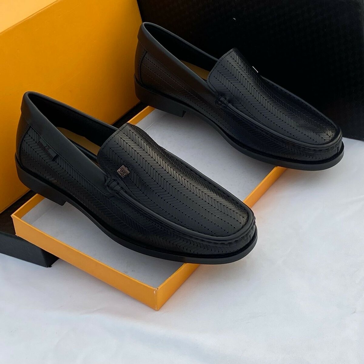 LOUIS VUITTON CLASSIC WEAR