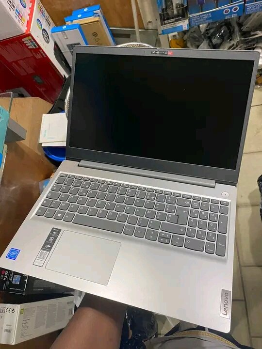 Ordinateur Portable Lenovo 15.6”