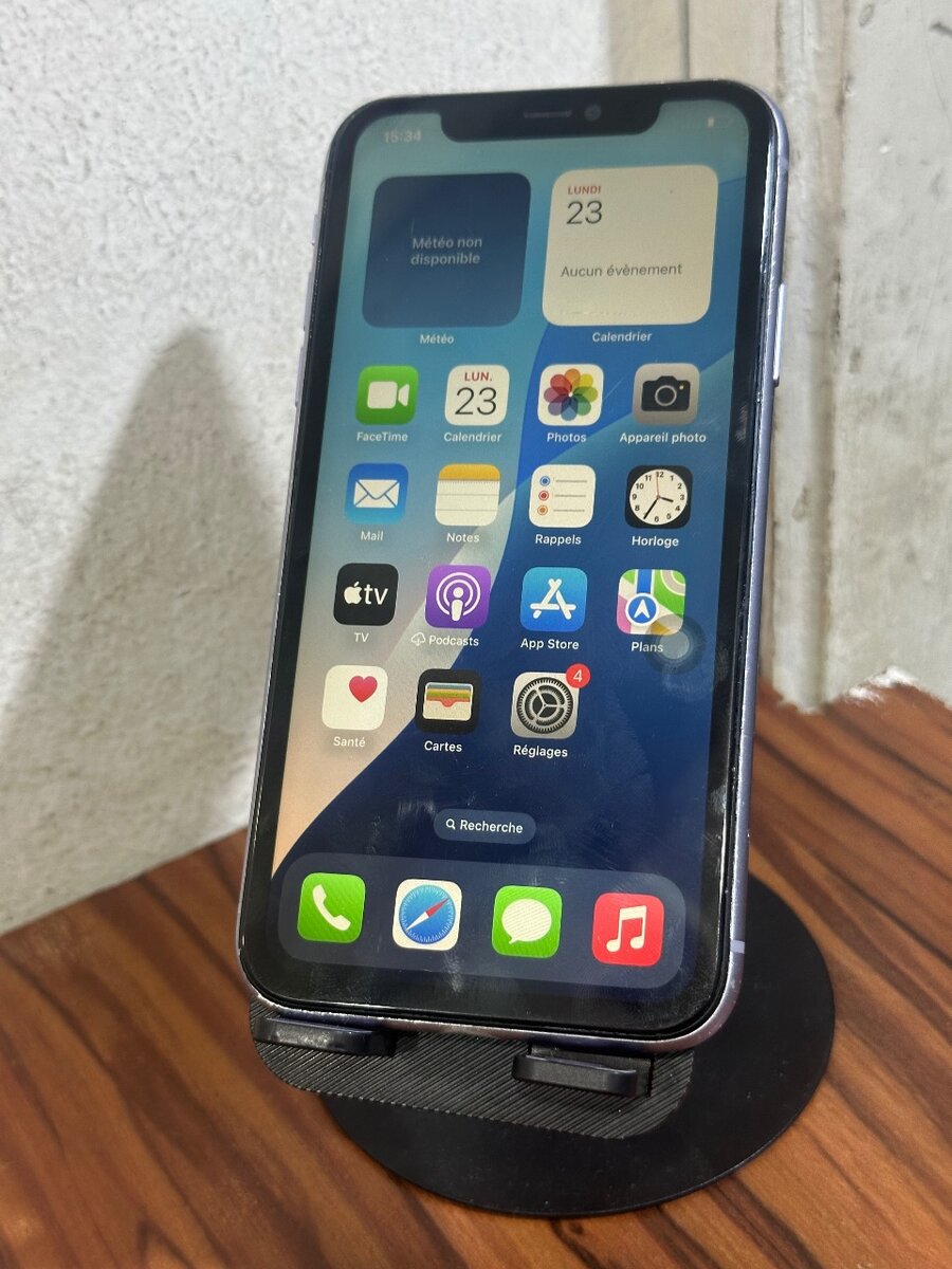 iPhone 11 64gb ( vendu avec reçu )