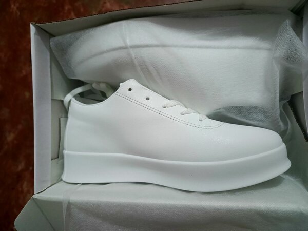 Baskets blanches minimalistes