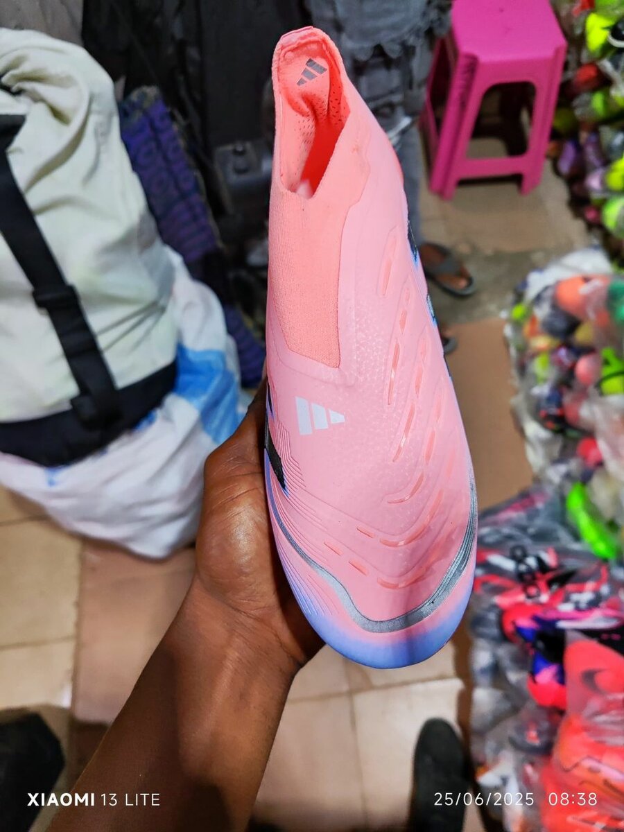 Chaussures de foot Predator rose