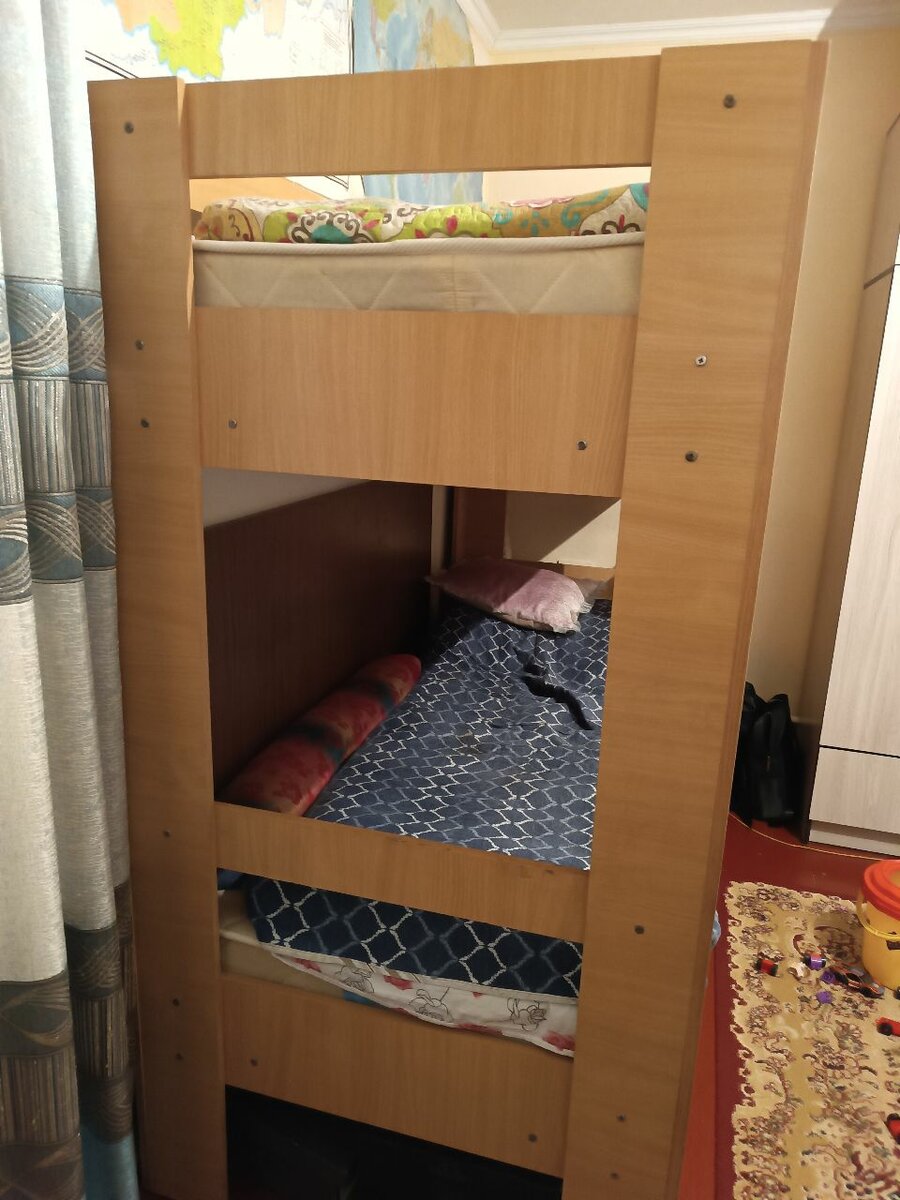 Кровать двух ярусный хороший состояние 10000сом0702322637