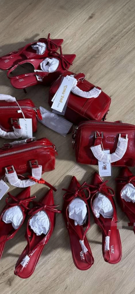 Sacs rouges élégantes femmes