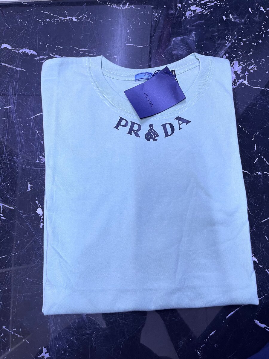 T-shirt à logo moderne