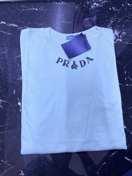 T-shirt à logo moderne