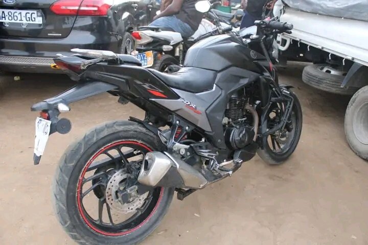 Moto Sport Noir Puissant