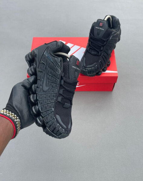 Baskets de sport noires Nike