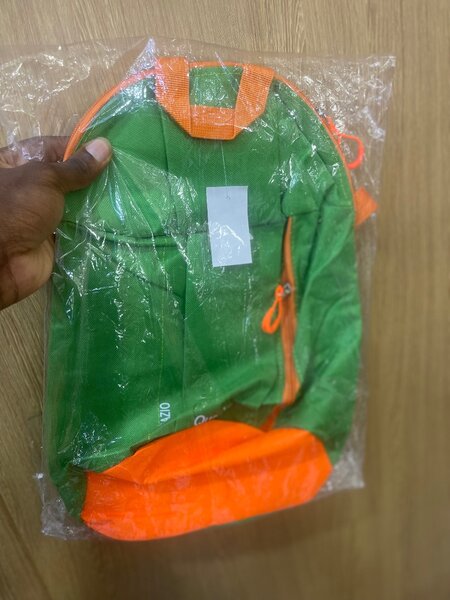 Sac à dos vert et orange