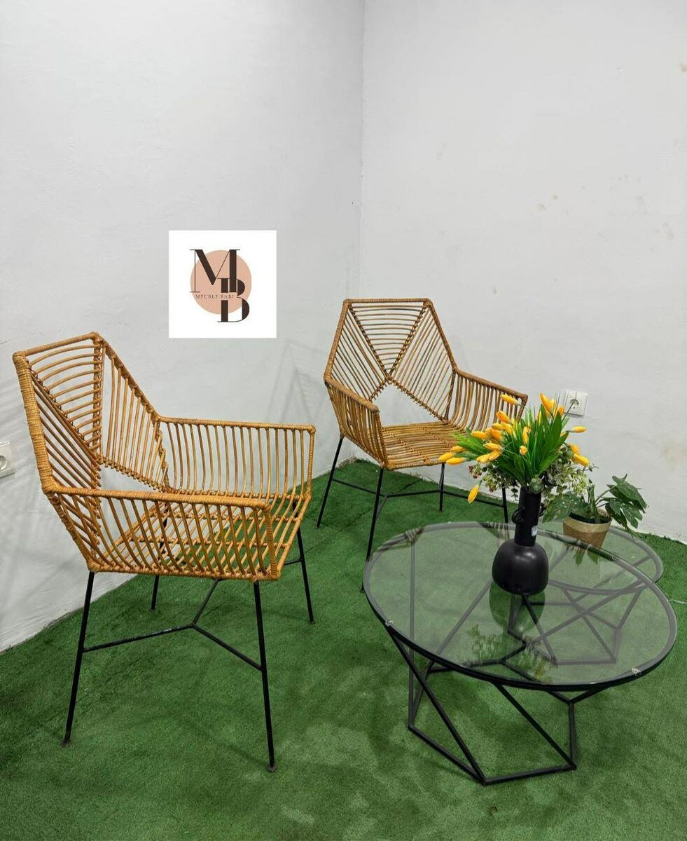 Chaises en osier élégantes