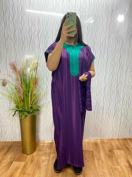 Caftan en soie rayé coloré