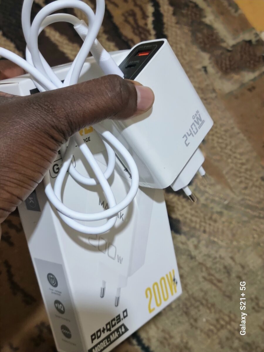 Chargeur rapide 240W USB-C