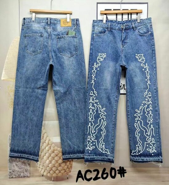 Jean bleu brodé chic