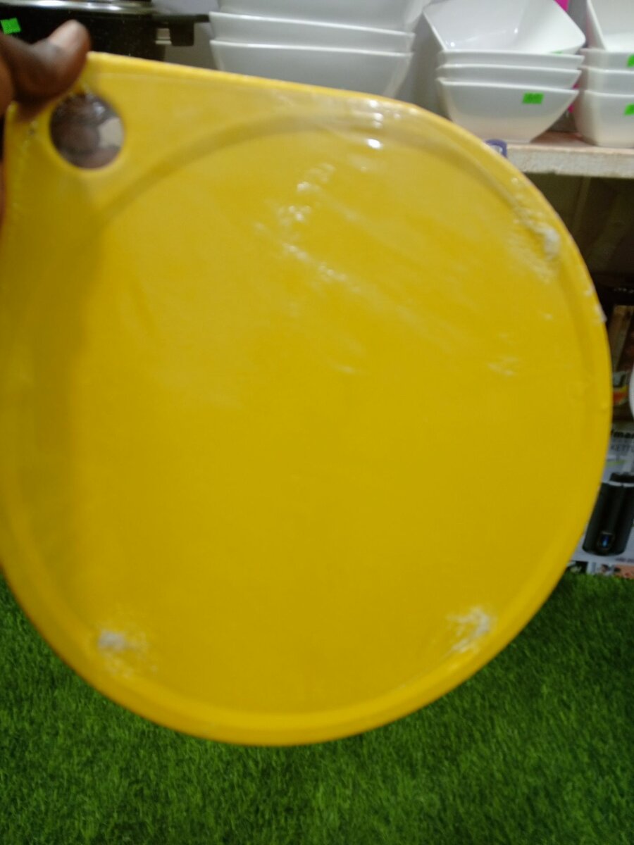 Chopping board with knife