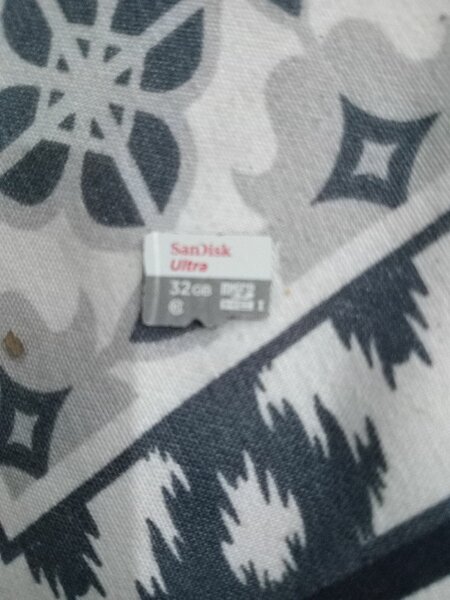 Mp3 player mini shuffle/ Orignal stereo with 32 gb sd card