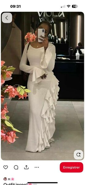 Robe blanche en dentelle élégante