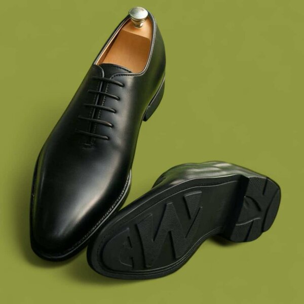 Chaussures habillées en cuir noir