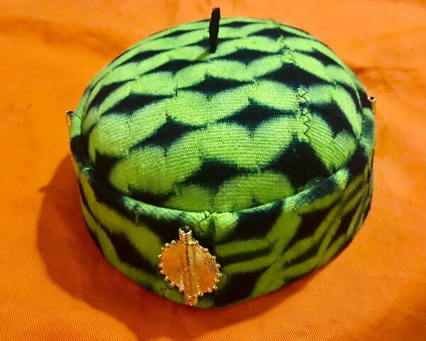 Chapeau élégant avec plumes