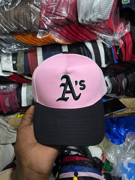 Casquette rose et noire A's