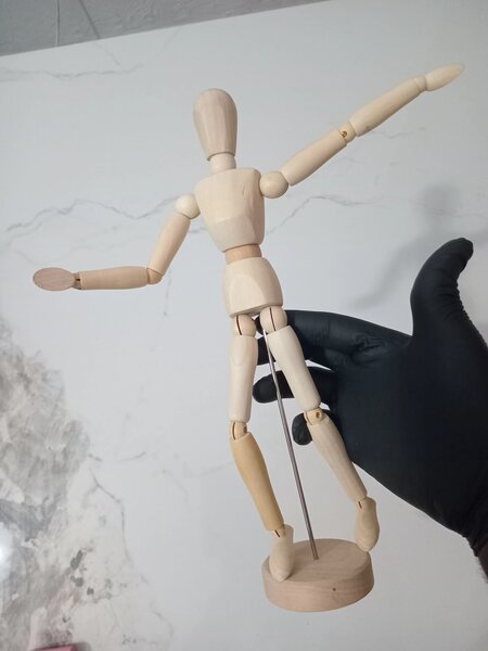 Mannequin articulé en bois