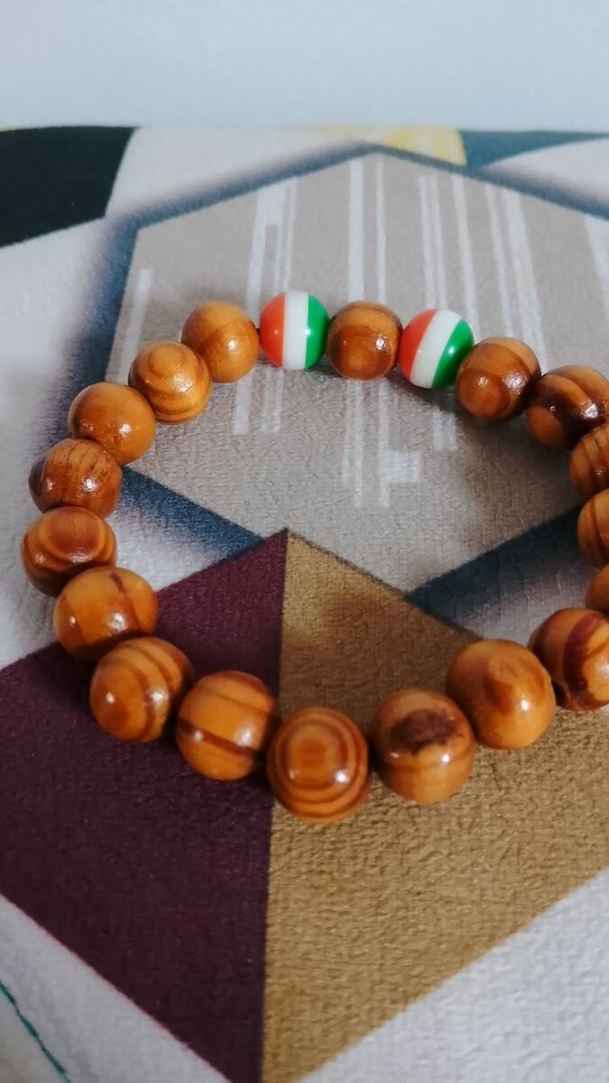 Bracelet perles bois élégant