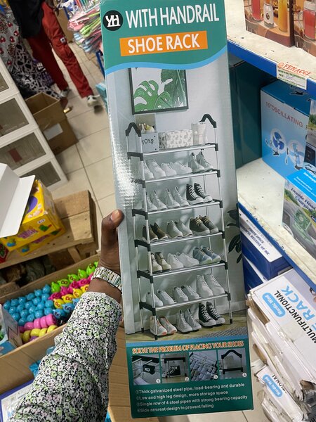 Étagère à chaussures pratique