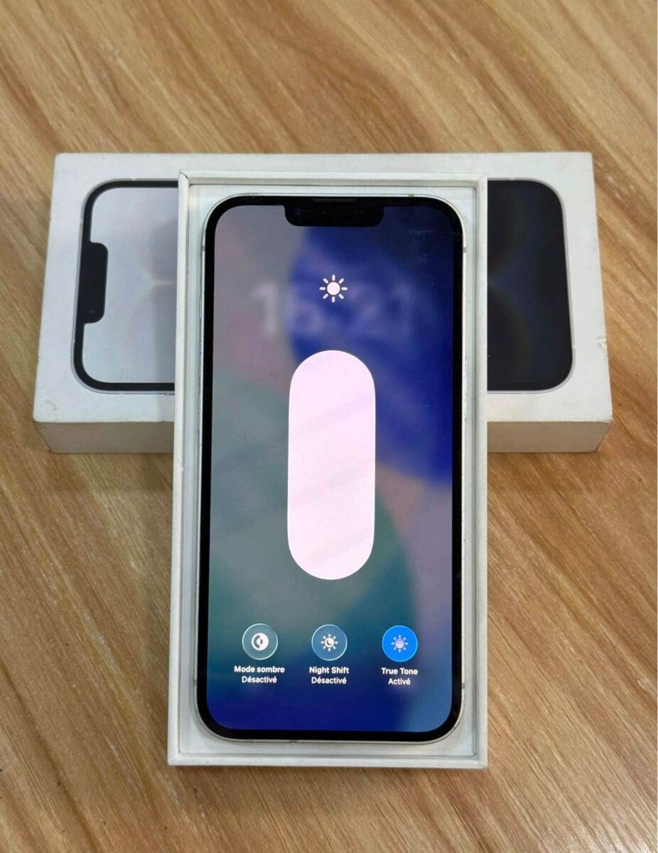 iPhone Blanc 16e Neuf 64 Go