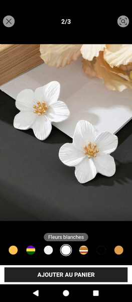 Boucles d'oreilles fleurs blanches