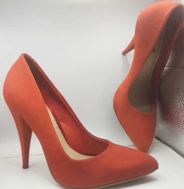 Zapatos de mujer elegantes. Size 4