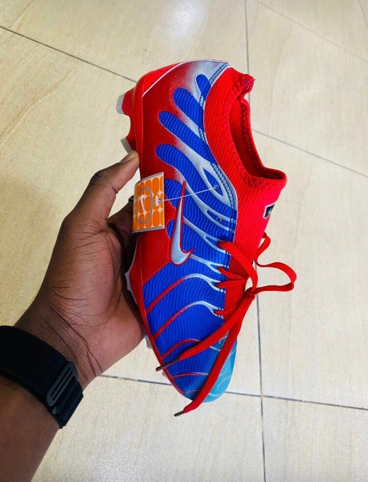 High quality soccer boots on promotion