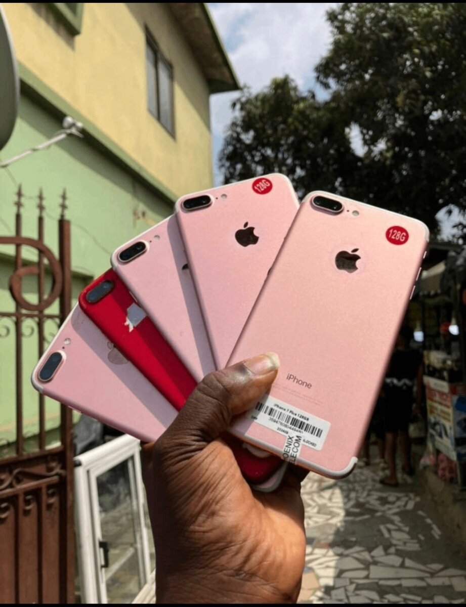 iPhone XR , iPhone 7 Plus