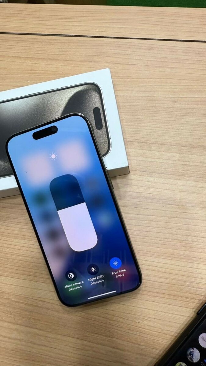 iphone 15 pro 256g état propre