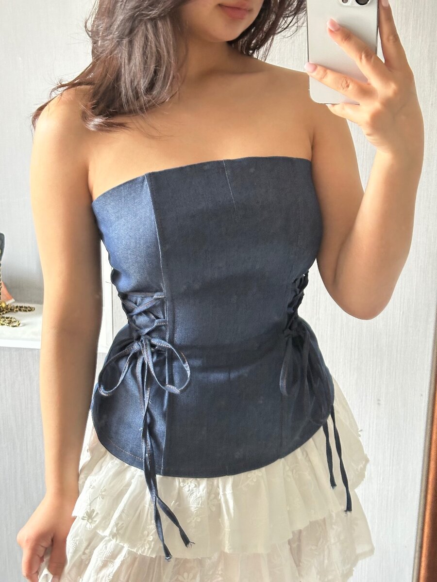 в наличии корсет с завязками