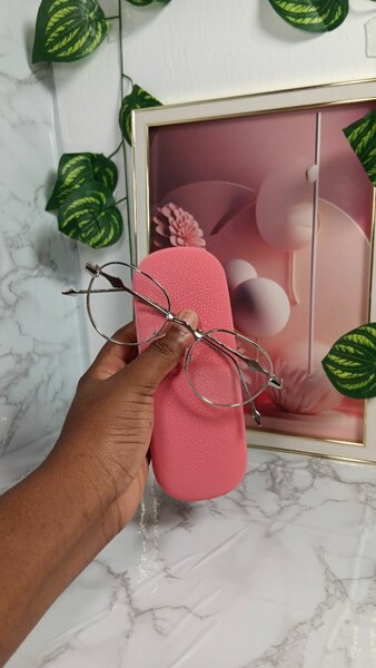 Lunettes élégantes avec étui