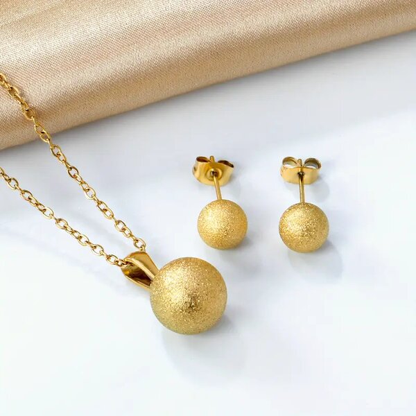 Elegant Gold Jewelry Set