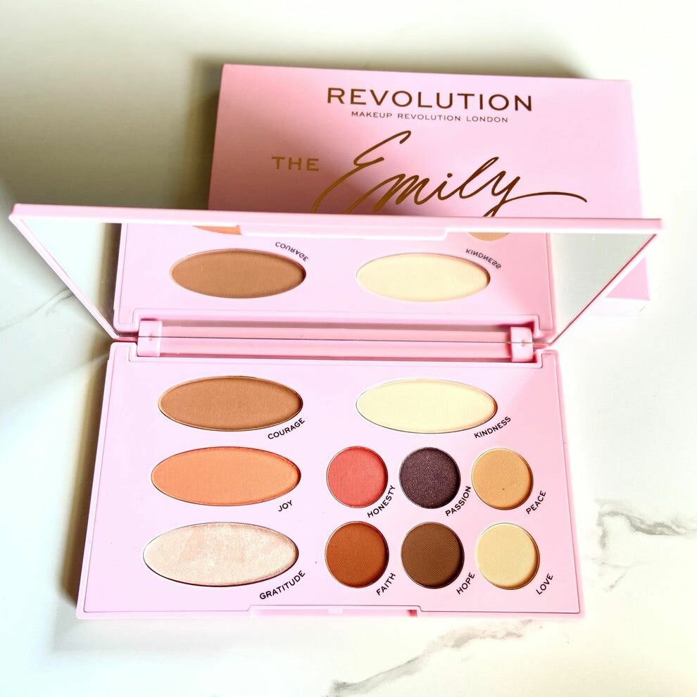 I️️️️️ Love Revolution Eyeshadow pallete