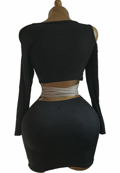 Robe Élégante Noire Épaule Dénudée