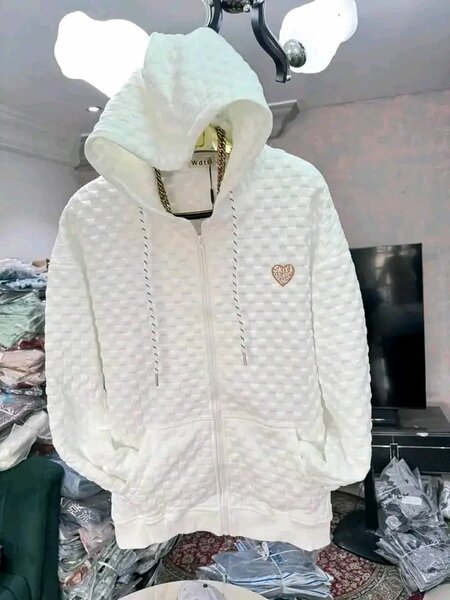 Veste à Capuche Blanche