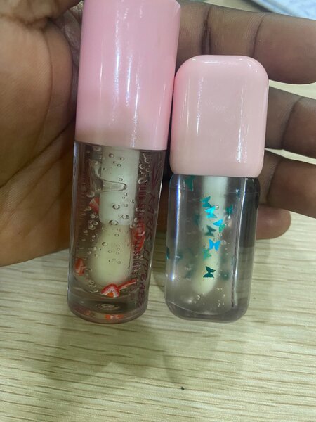 Clear lipgloss 30 and color changing lipgloss 35