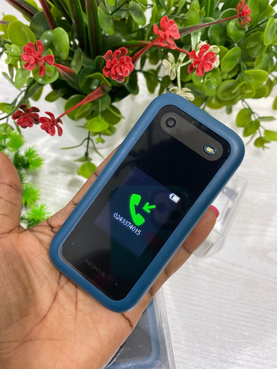 Nokia 2660 flip 2G. Blue