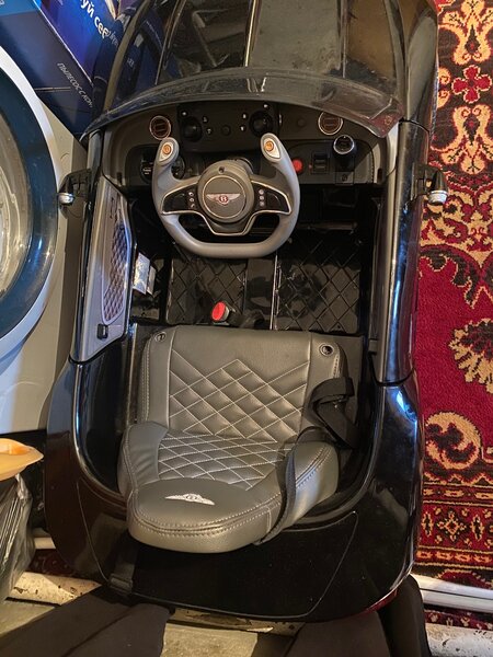 Детская машина на пульте