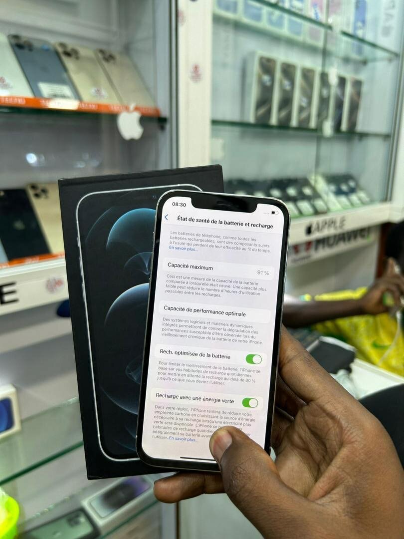 iPhone 12 Pro 128go quasi neuf avec son carton